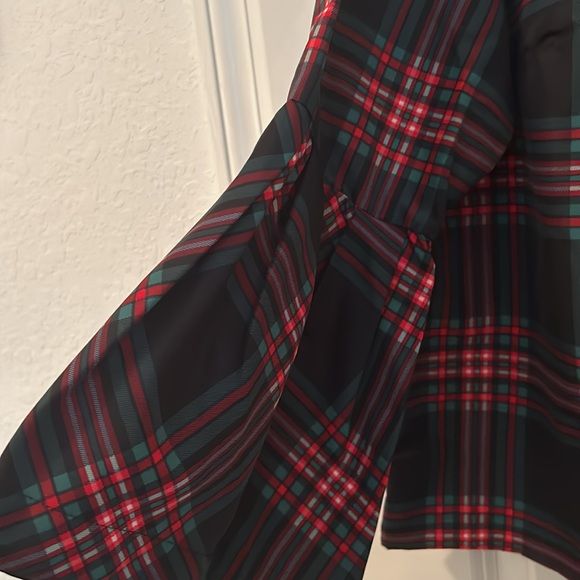 Plaid top with designer sleeves - Picture 6 of 9